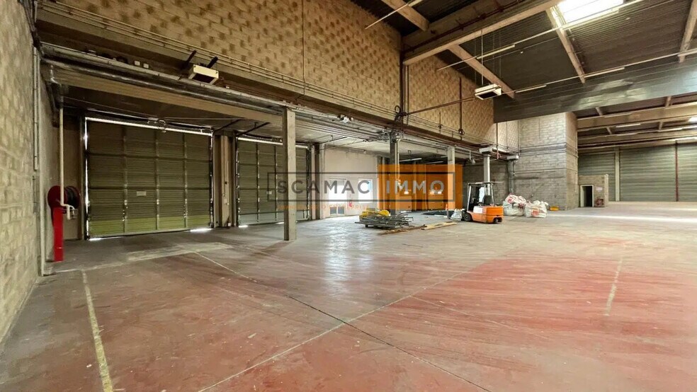 86 Avenue Louis Roche, 92230 Gennevilliers, Gennevilliers à louer - Photo de l’immeuble – Image 3 sur 13