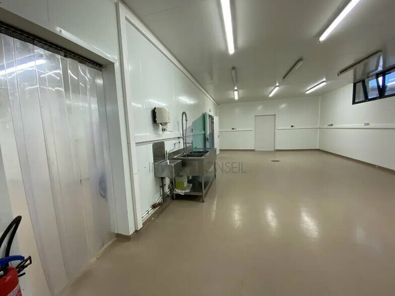 Local d’activités dans Ennery à louer - Photo de l’immeuble – Image 2 sur 7