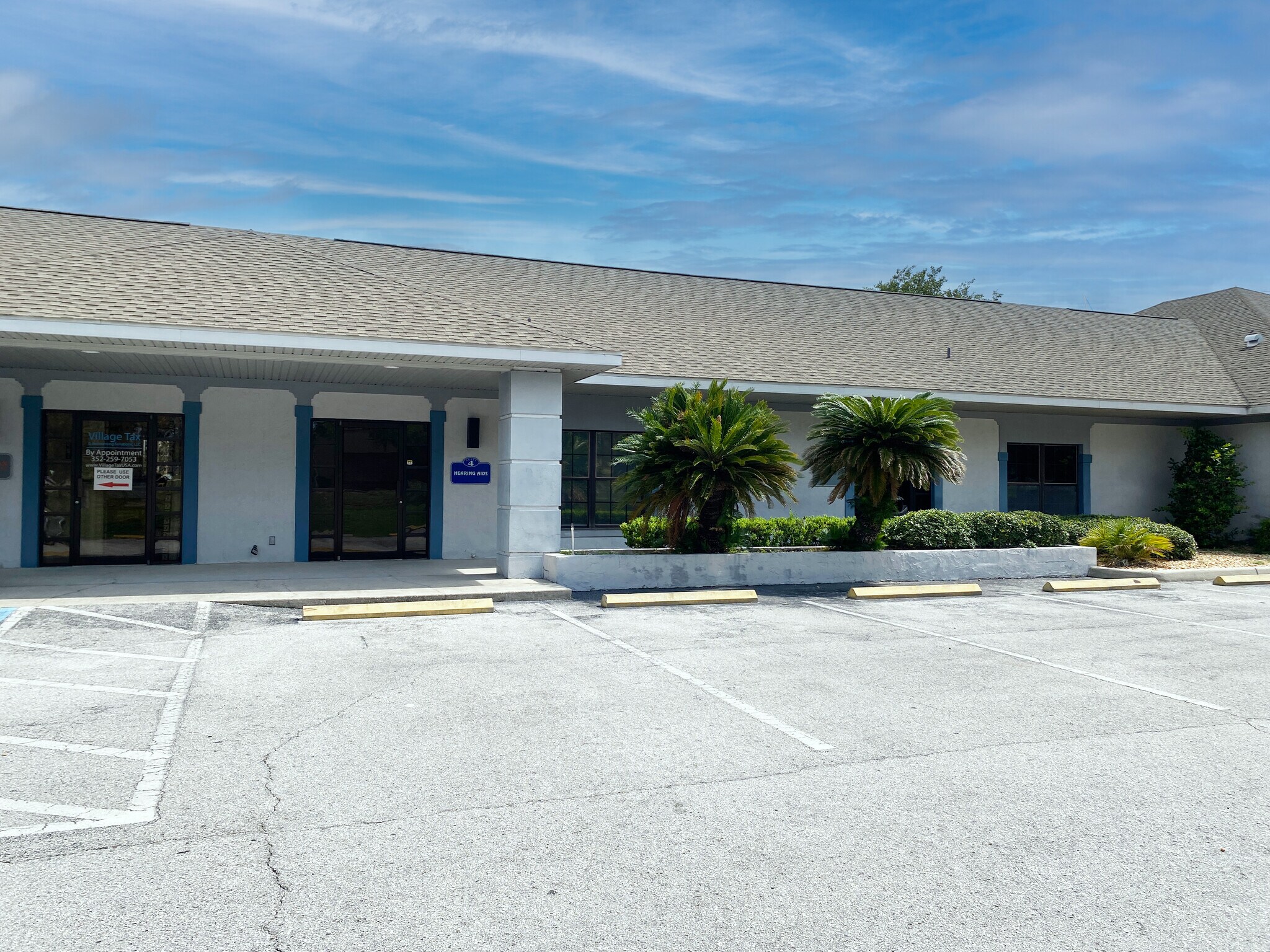 918 Rolling Acres Rd, Lady Lake, FL à louer Photo de l’immeuble– Image 1 sur 39