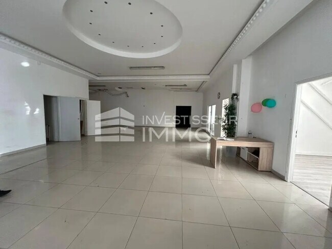 Plus de détails pour Local d'activités à louer