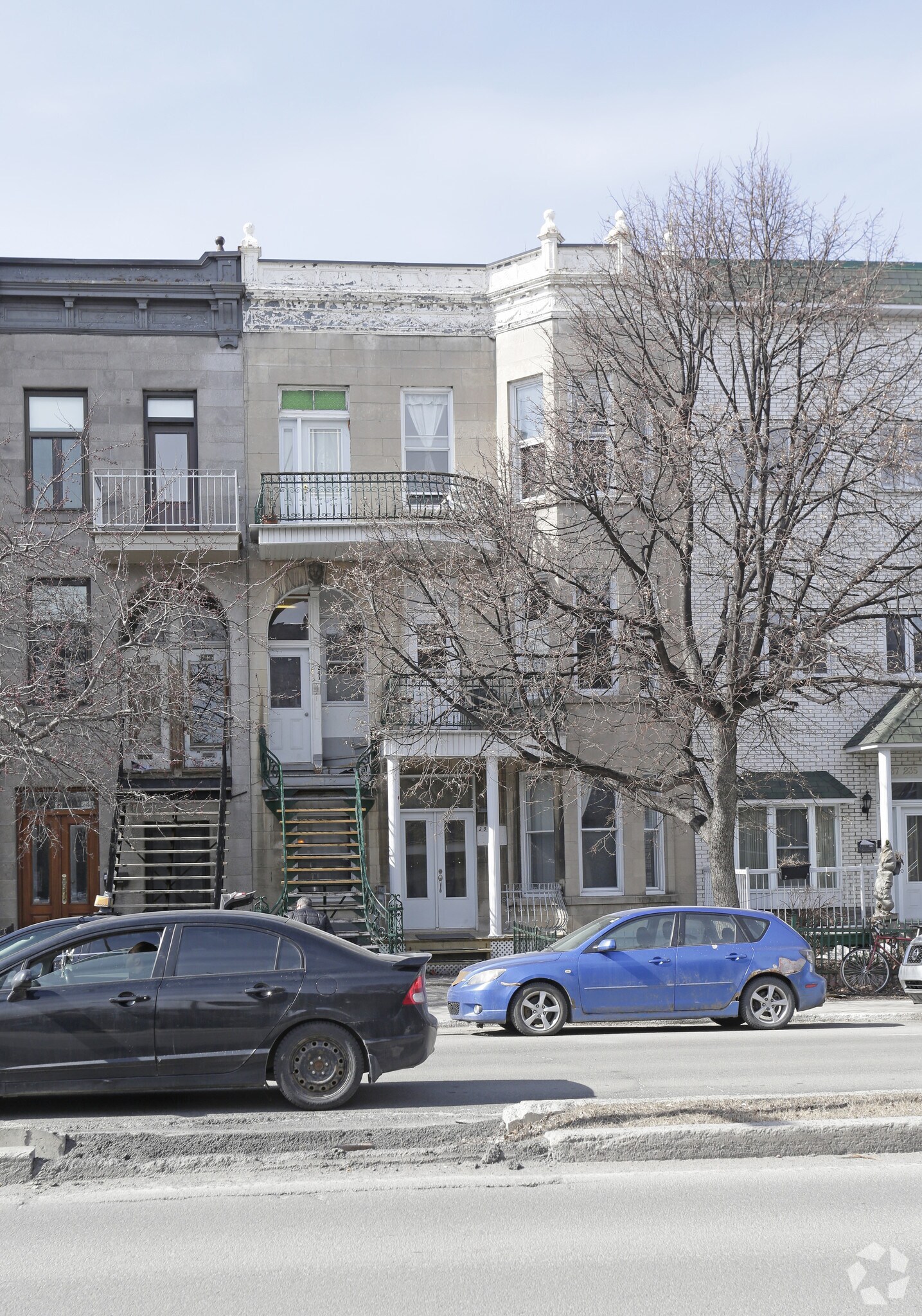239-243 Boul Saint-Joseph O, Montréal, QC à vendre Photo principale– Image 1 sur 3