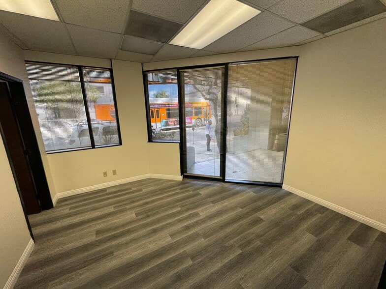 144 N Glendale Ave, Glendale, CA à louer - Photo de l’immeuble – Image 2 sur 15