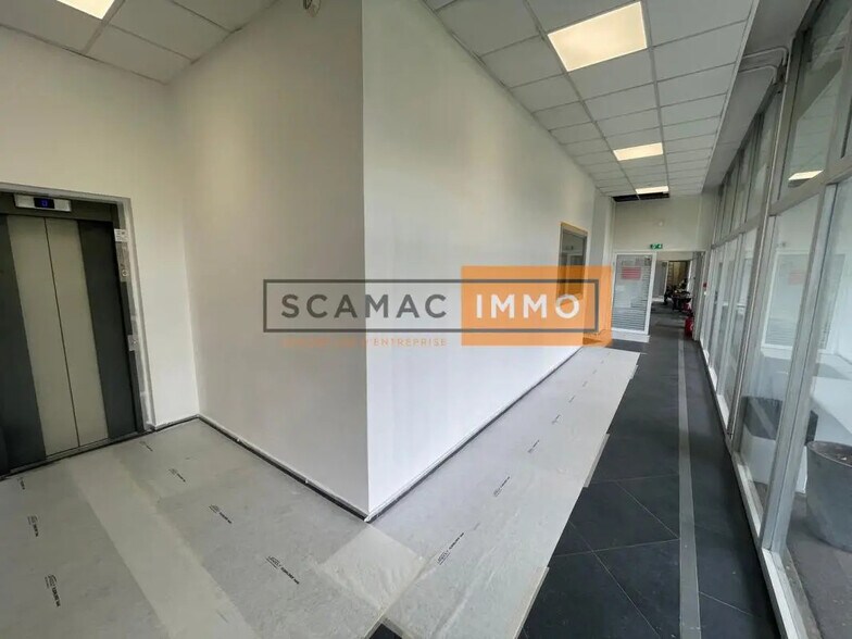 14 Chaussée Jules César, Osny à louer - Photo de l’immeuble – Image 3 sur 4