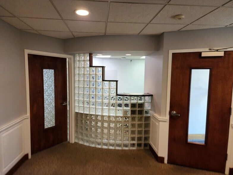 8 Quakerbridge Plz, Hamilton, NJ à vendre - Photo de l’immeuble – Image 2 sur 18