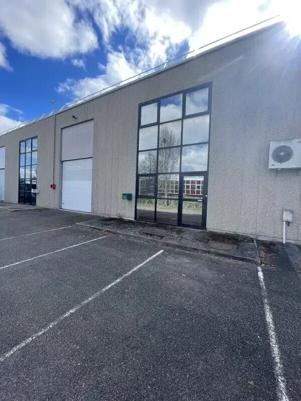 Plus de détails pour 6-8 Rue Marie Curie, Coignières - Local d'activités à louer