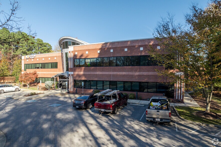 804 Omni Blvd, Newport News, VA à louer - Photo de l’immeuble – Image 3 sur 22