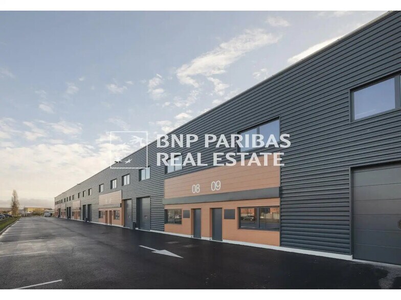 Local d'activités dans Buchelay à vendre - Photo de l’immeuble – Image 2 sur 14