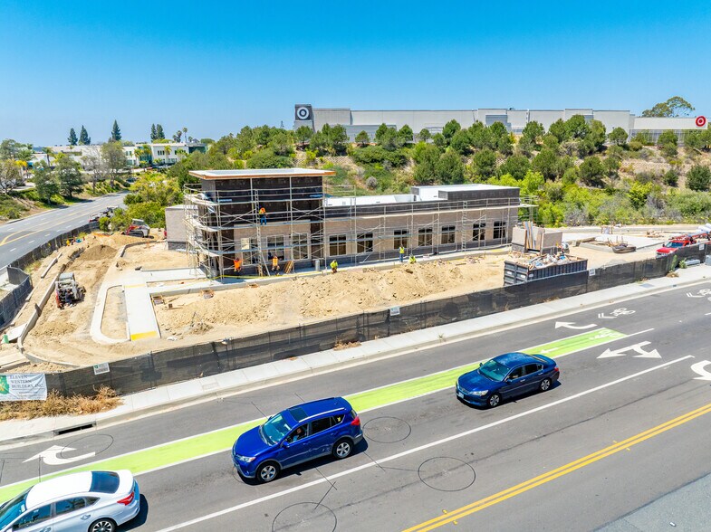 1505 Poinsettia ave, Vista, CA à vendre - Photo de l’immeuble – Image 2 sur 7