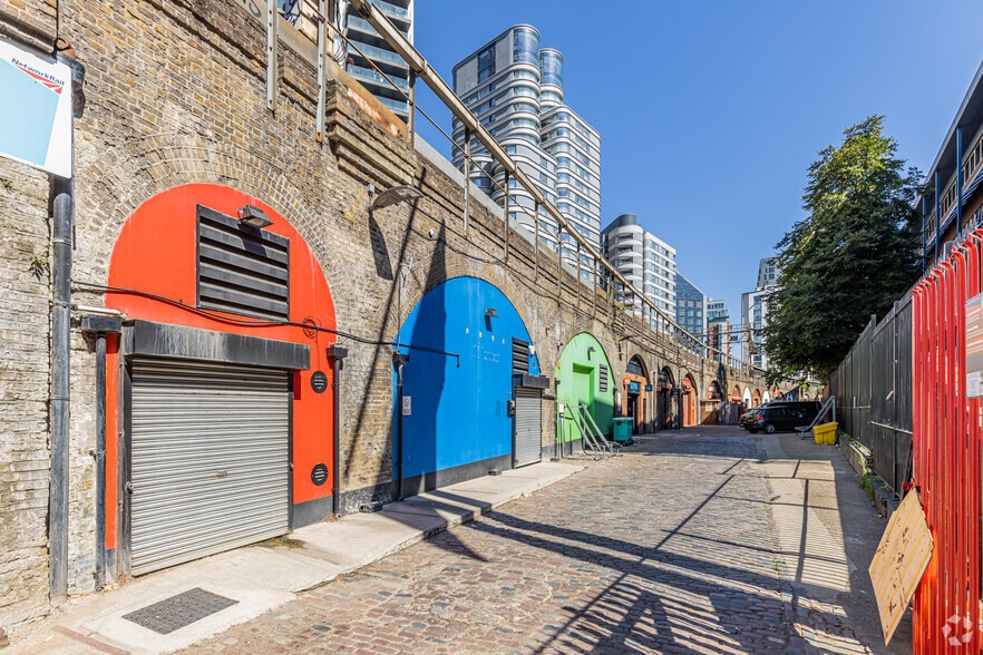 Randall Rd, Londres à louer - Photo principale – Image 1 sur 2