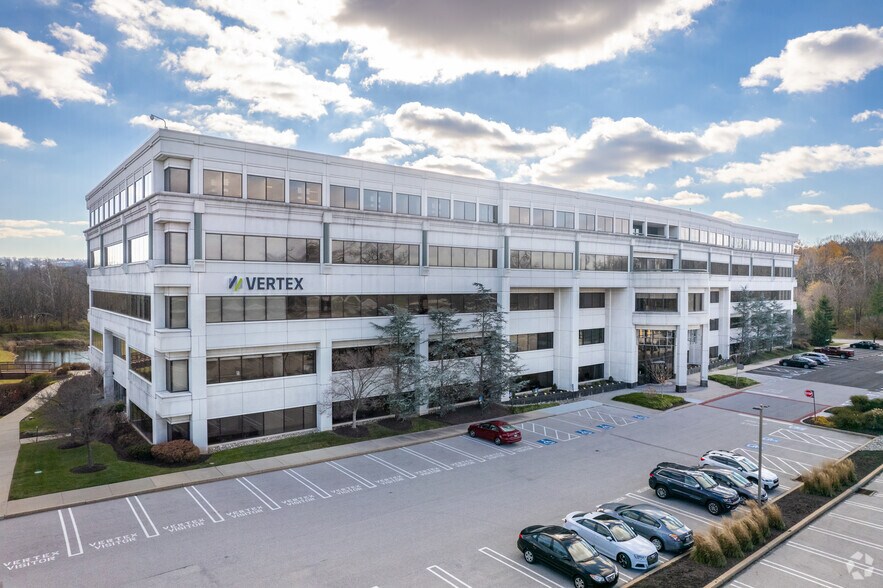 2301 Renaissance Blvd, King Of Prussia, PA à louer - Photo de l’immeuble – Image 2 sur 6