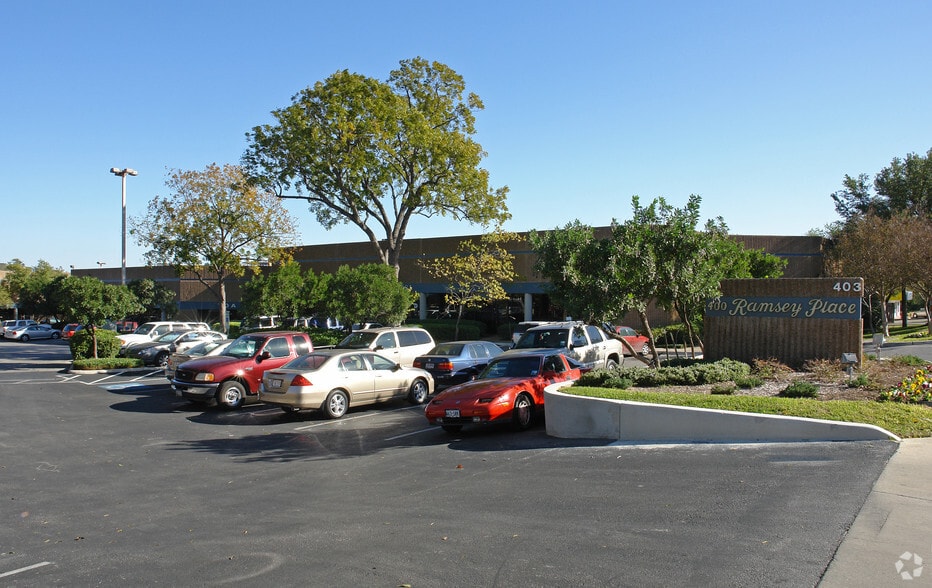 400 E Ramsey Rd, San Antonio, TX à louer - Photo principale – Image 1 sur 14
