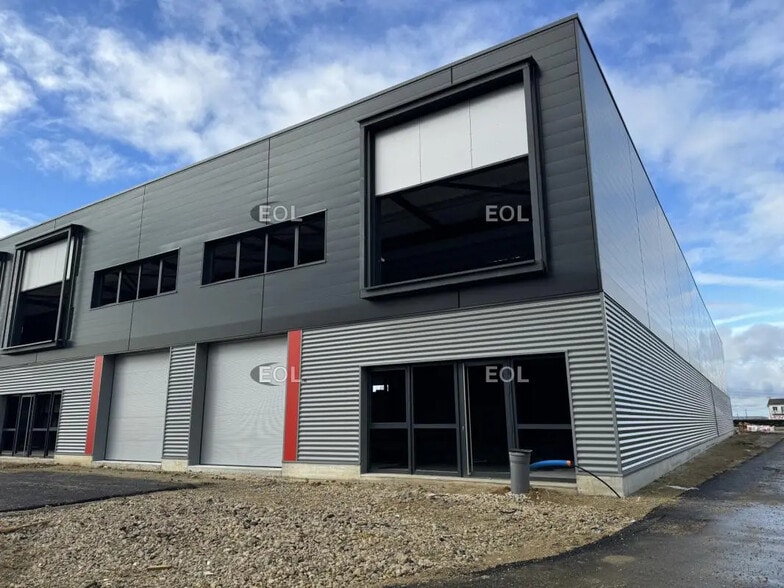 Local d’activités dans Avrainville à louer - Photo de l’immeuble – Image 2 sur 5