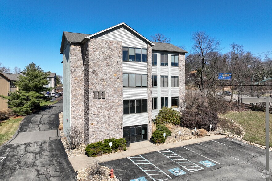 105 Bradford Rd, Wexford, PA à vendre - Photo de l’immeuble – Image 2 sur 43