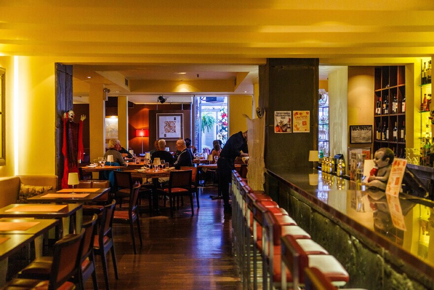 325 W 51st St, New York, NY à louer - Photo intérieure – Image 2 sur 9