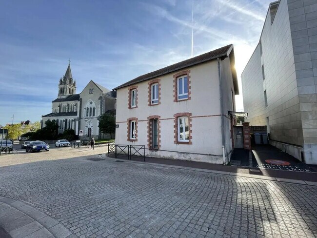 Plus de détails pour 33 Rue Busson Billault, Basse-Goulaine - Bureau à louer