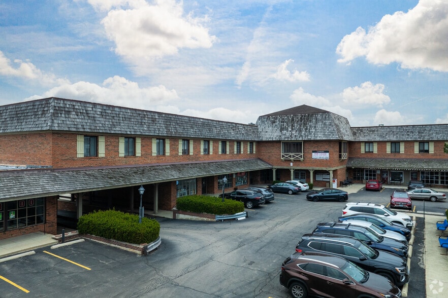 106-140 Barrington Commons Ct, Barrington, IL à vendre - Photo principale – Image 1 sur 4