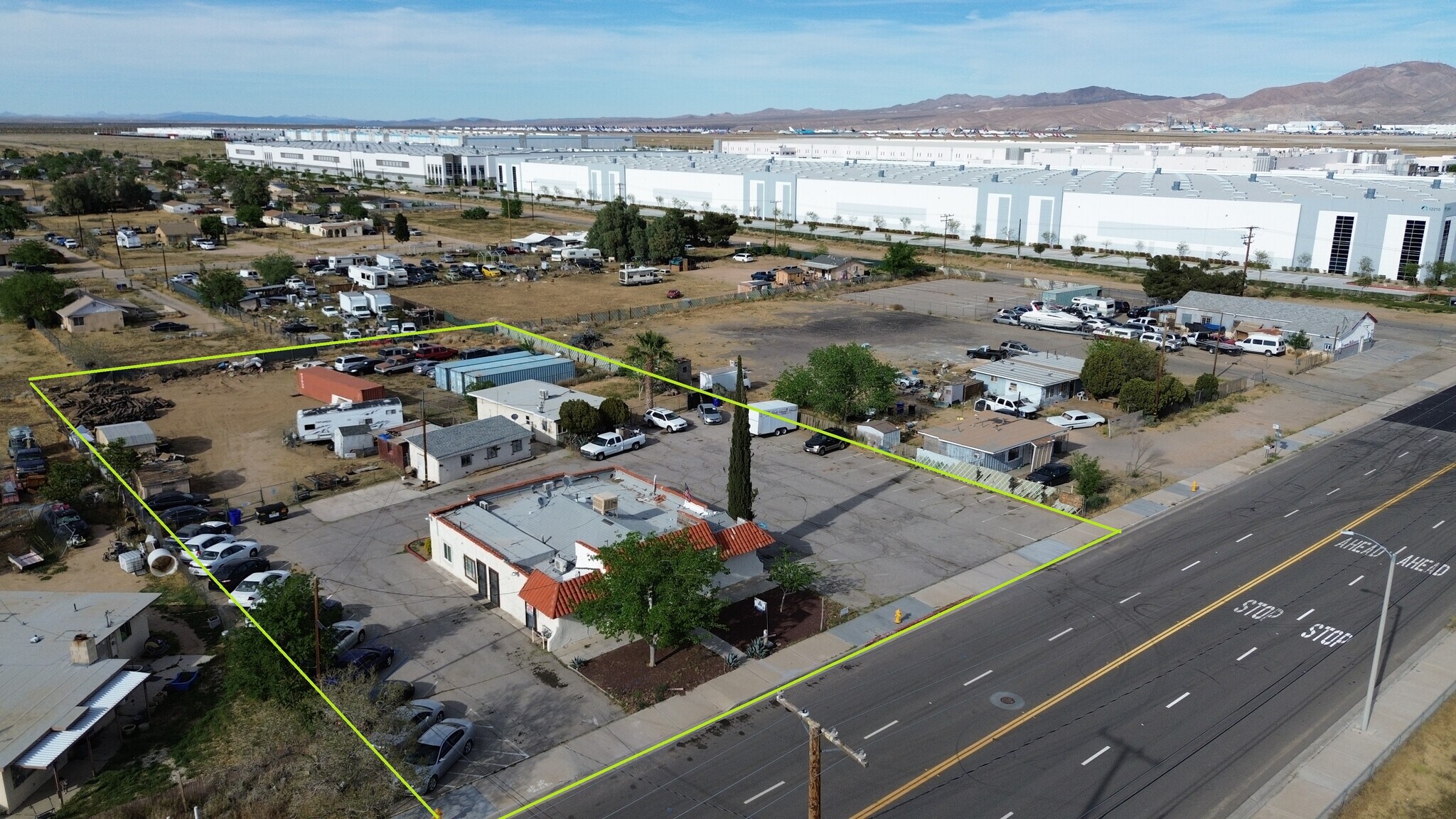 12036 Bartlett Ave, Adelanto, CA à vendre Photo principale– Image 1 sur 65