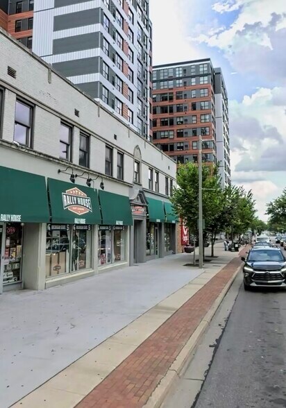 115-119 E Grand River Ave, East Lansing, MI à vendre - Photo de l’immeuble – Image 3 sur 12