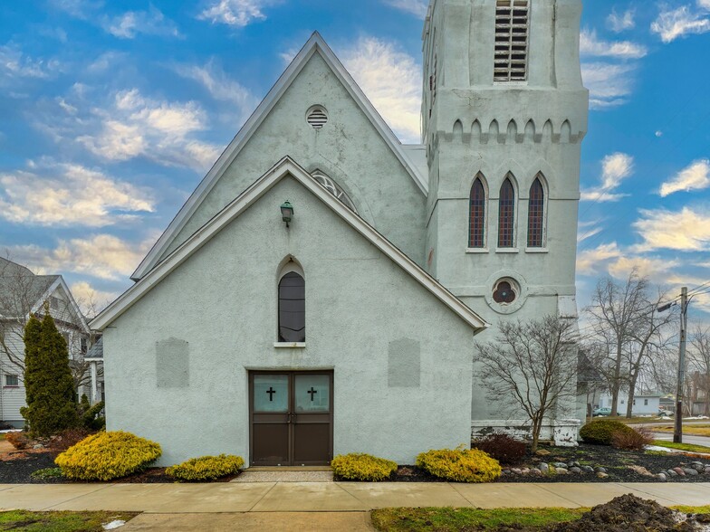 480 State St, Conneaut, OH à vendre - Photo de l’immeuble – Image 1 sur 19