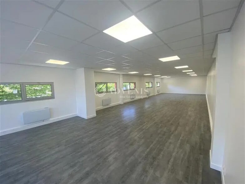 Local d’activités dans Orly à louer - Photo intérieure – Image 3 sur 10