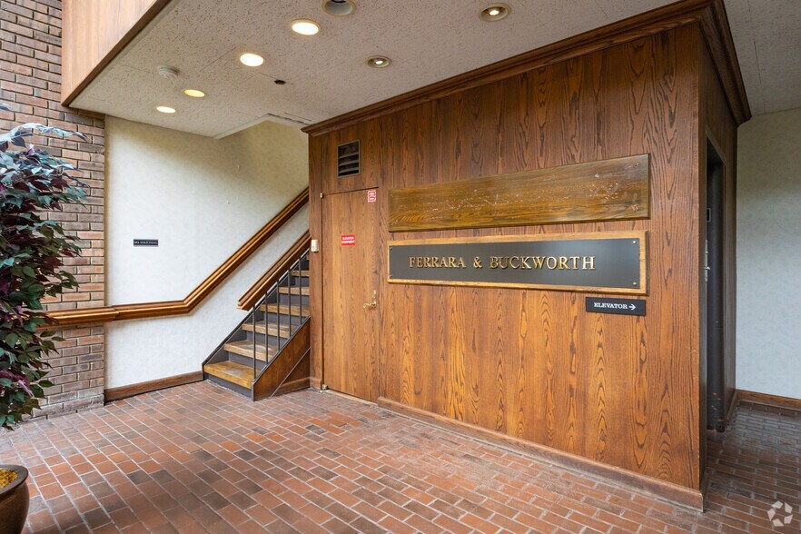 60 Pompton Ave, Verona, NJ à vendre - Hall d’entrée – Image 2 sur 6