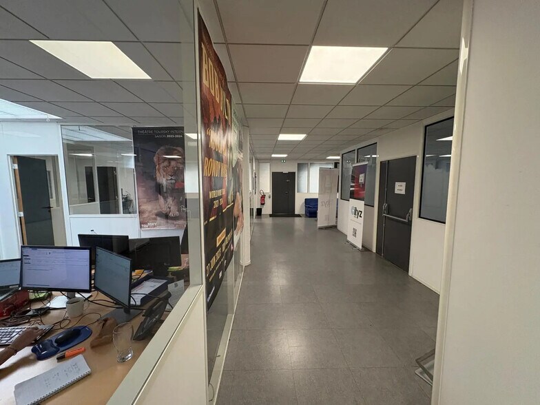 Bureau dans Gémenos à louer - Photo de l’immeuble – Image 2 sur 8