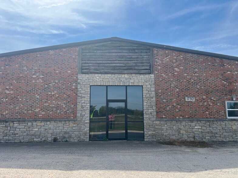 1730 W Church St, Sandwich, IL à vendre - Photo de l’immeuble – Image 2 sur 17