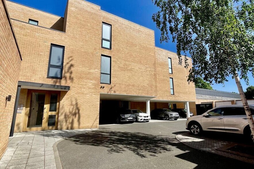 121 Sandycombe Rd, Richmond à vendre - Photo de l’immeuble – Image 2 sur 49