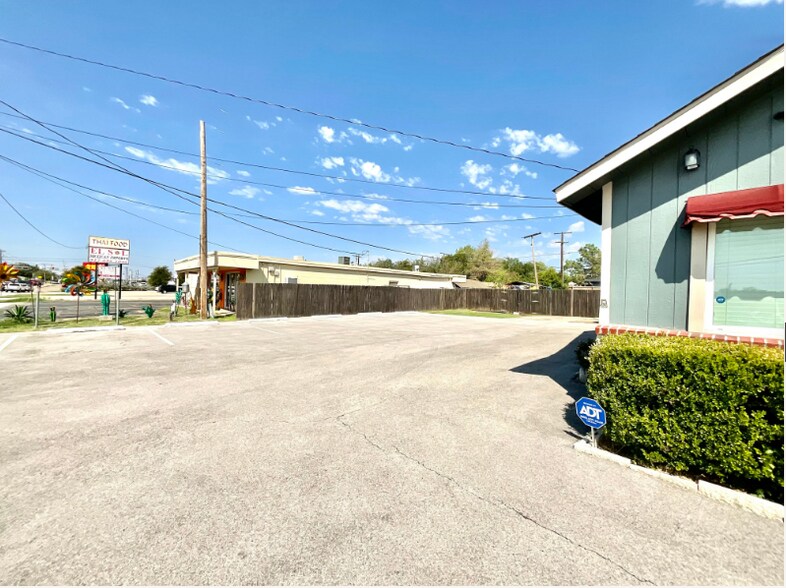 5617 Watauga Rd, Watauga, TX à vendre - Photo de l’immeuble – Image 3 sur 25