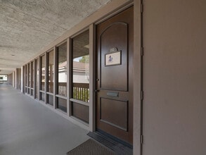 601 E Daily Dr, Camarillo, CA à louer Photo intérieure– Image 1 sur 9