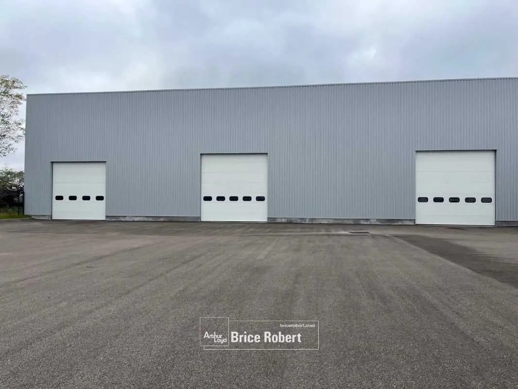 Local d’activités dans Saint-Priest à louer Photo de l’immeuble– Image 1 sur 6