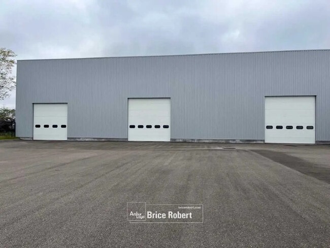 Plus de détails pour Local d'activités à louer