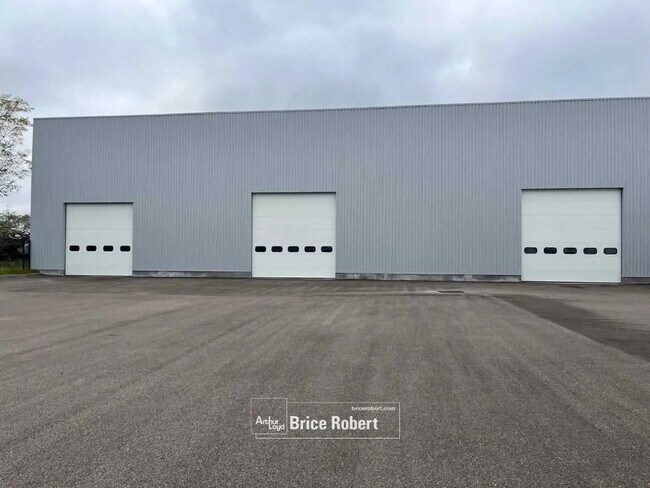 Plus de détails pour Local d’activités à vendre