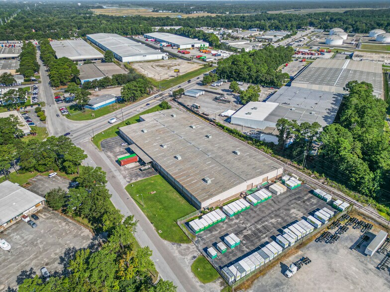 916 Commerce Cir, Hanahan, SC à louer - Photo principale – Image 1 sur 17