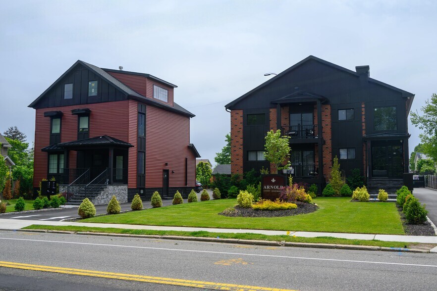86 Arnold Ave, West Babylon, NY à vendre - Photo de l’immeuble – Image 2 sur 14