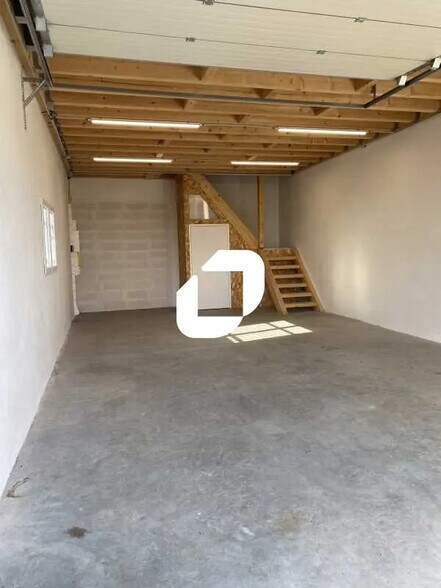 Local d'activités dans Izon à vendre - Photo intérieure – Image 2 sur 3