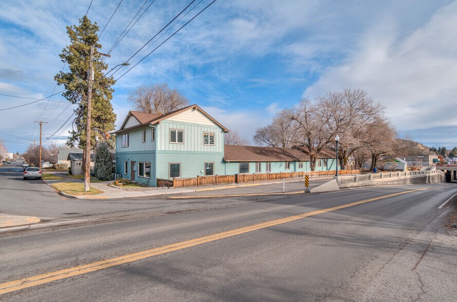 612 NW Hill St, Bend, OR à louer - Photo de l’immeuble – Image 1 sur 10