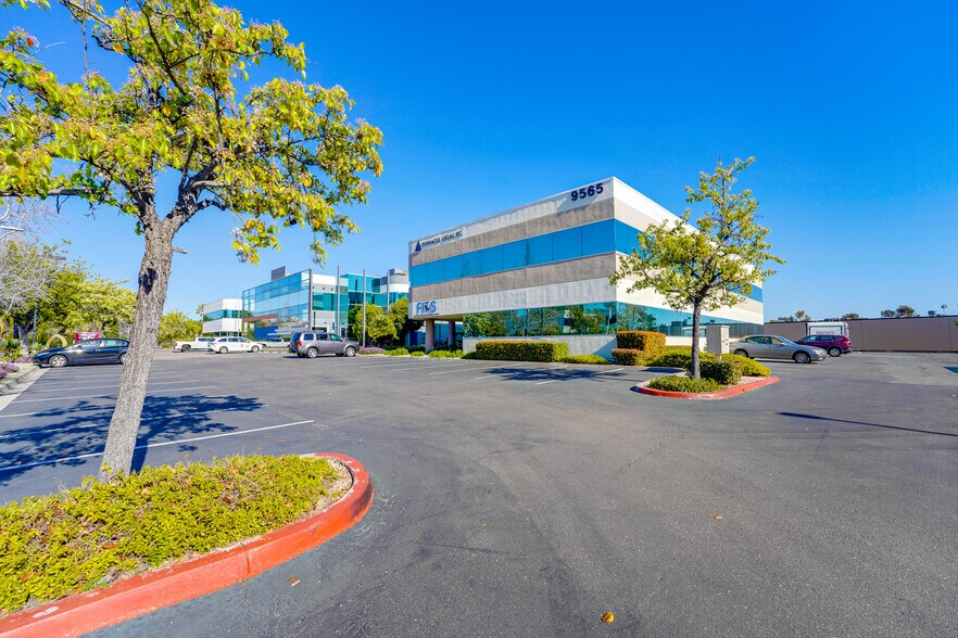 9565 Waples St, San Diego, CA à louer - Photo de l’immeuble – Image 3 sur 9