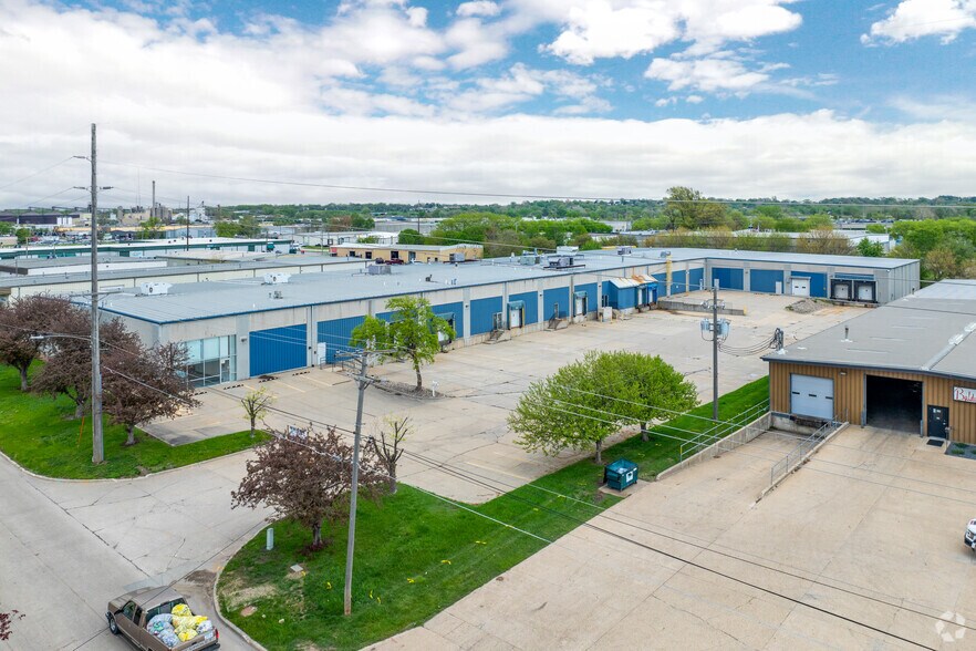 2111 E 17th St, Des Moines, IA à louer - Photo de l’immeuble – Image 2 sur 6