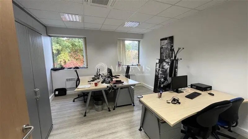 Bureau dans Champs-sur-Marne à louer - Photo de l’immeuble – Image 3 sur 12