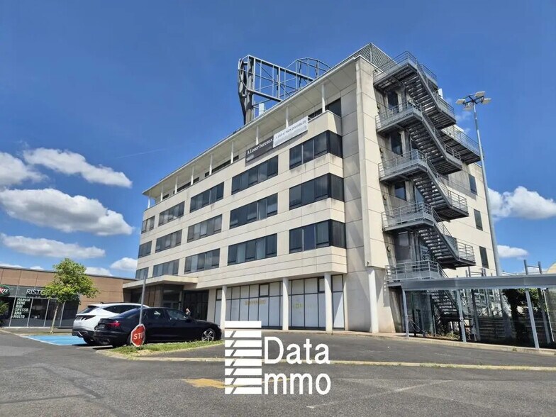 21 Boulevard Jean Monnet, Villiers-sur-Marne à louer - Photo de l’immeuble – Image 2 sur 4