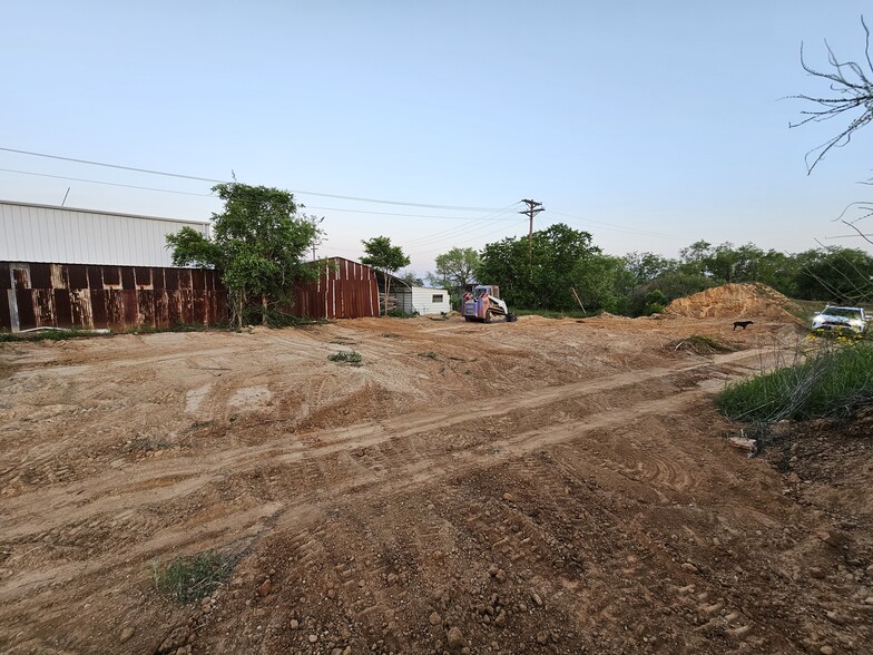333 Salvage Way, Luling, TX à vendre - Photo de l’immeuble – Image 2 sur 15