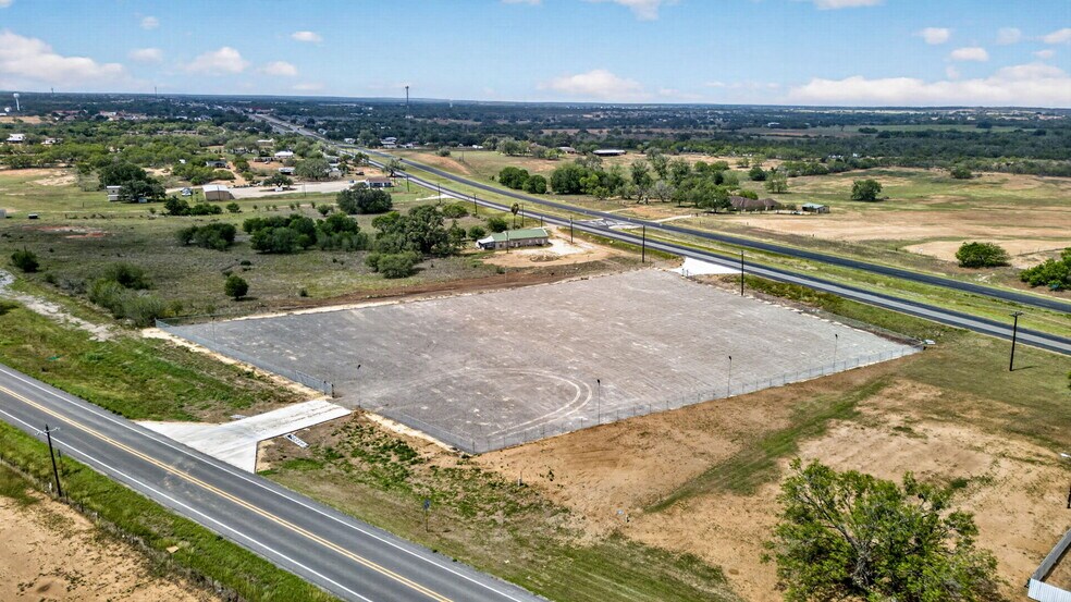 614 US 181 S hwy, Floresville, TX à vendre - Photo de l’immeuble – Image 2 sur 19