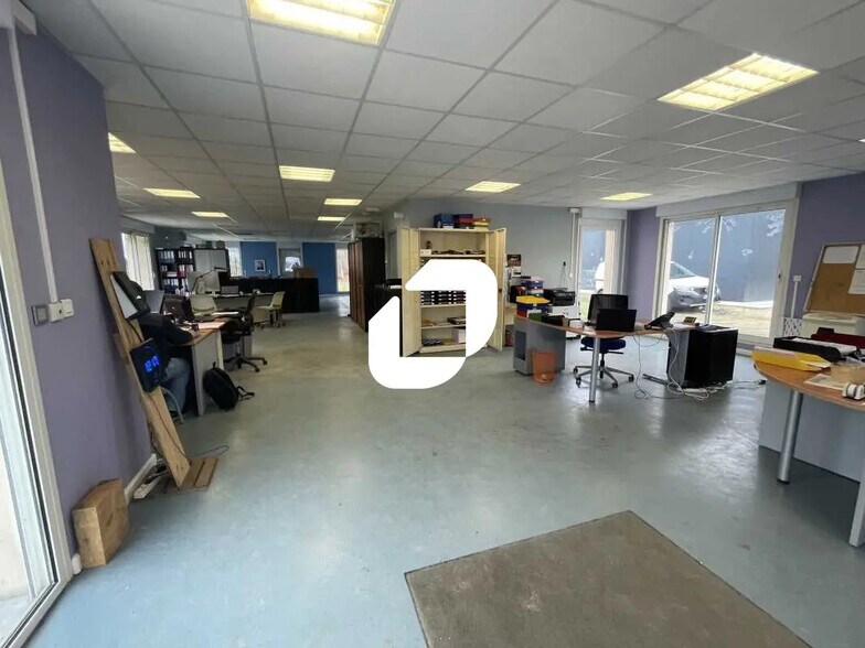 Bureau dans Mios à louer - Photo de l’immeuble – Image 1 sur 4