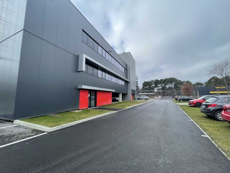Bureau dans Mérignac à louer - Photo de l’immeuble – Image 2 sur 11