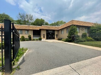 Plus de détails pour 78 Todt Hill Rd, Staten Island, NY - Bureau à louer