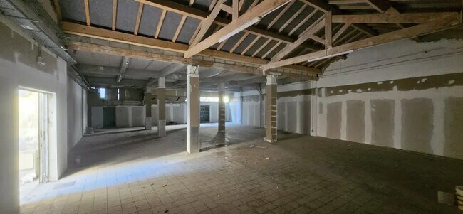 Plus de détails pour Local commercial à louer