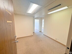 2555 Flores St, San Mateo, CA à louer Photo intérieure– Image 2 sur 15