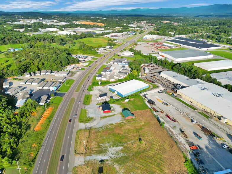 310 E Andrew Johnson Hwy, Greeneville, TN à louer - Photo de l’immeuble – Image 3 sur 17