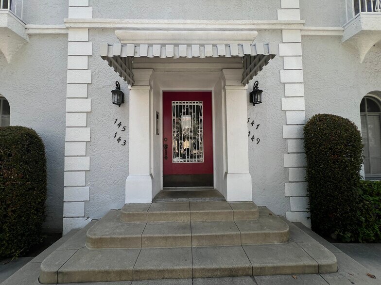 143 N Sycamore Ave, Los Angeles, CA à vendre - Photo de l’immeuble – Image 3 sur 14